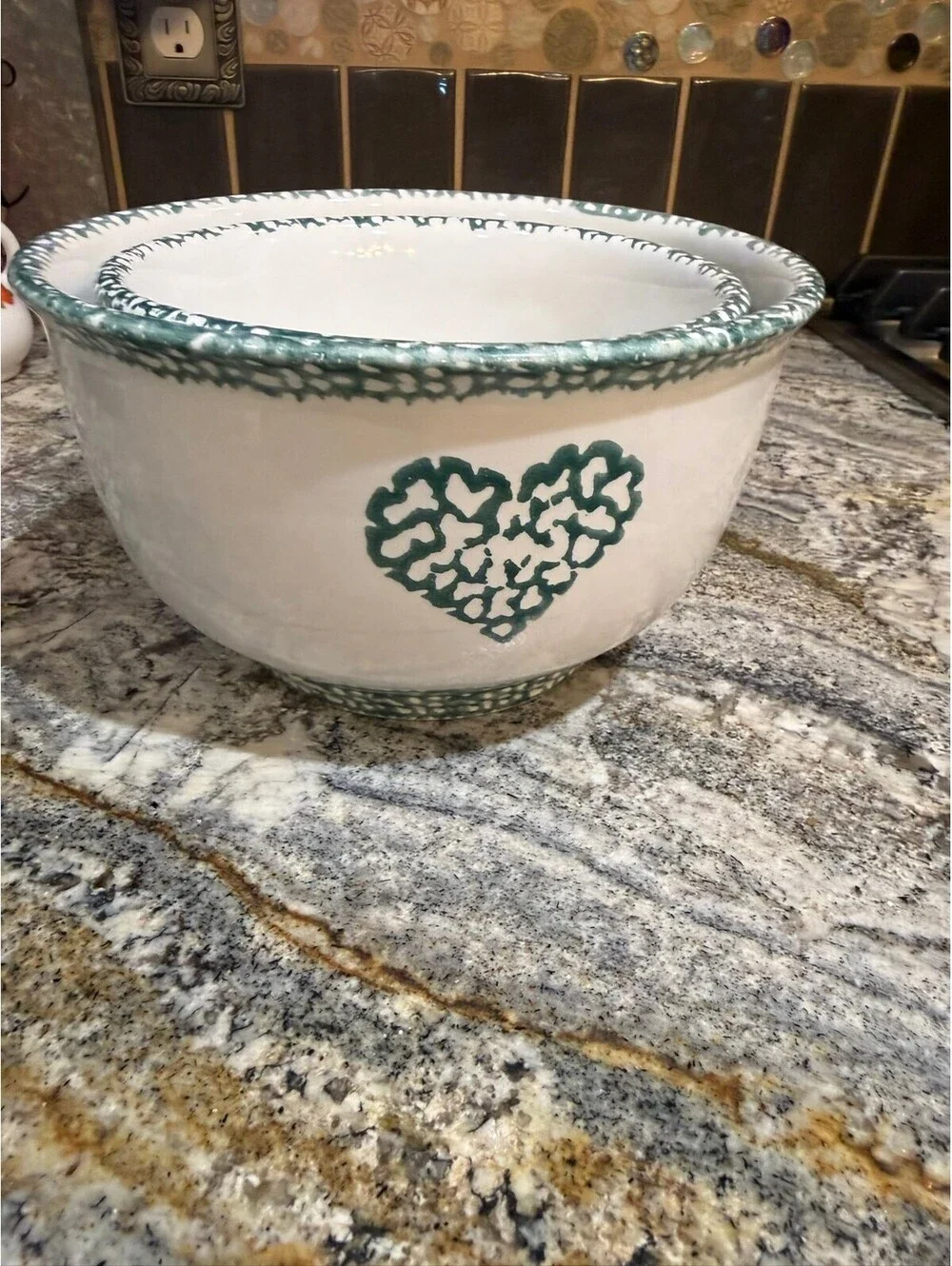 Ceramic Nesting Bowl Set with Green Speckled Pattern and Heart Motif, 3-Piece
